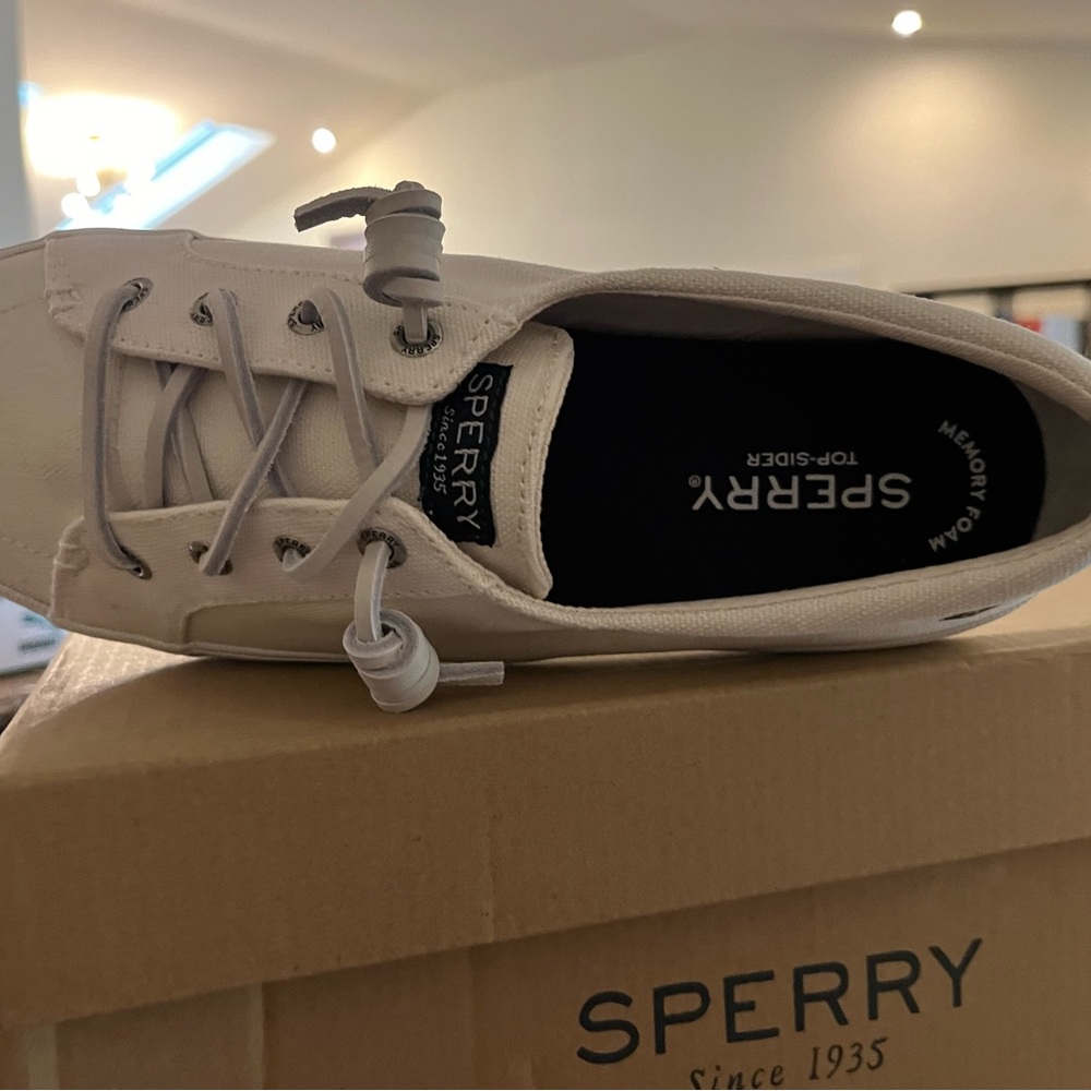 Size 8.5 Sperry Crest Vibe white linen sneakers